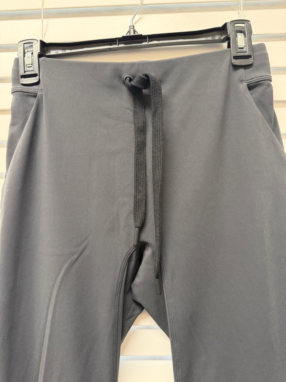 Lululemon Dropt Mid Rise Drawstring Pant Deep Coal Size 4 - Picture 7 of 15